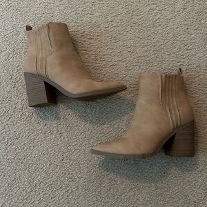 Universal Thread Boots